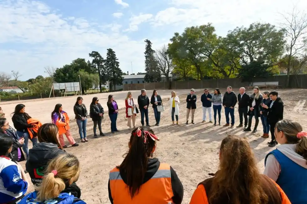 Stratta visitó obrador donde se incorporan mujeres a la construcción
