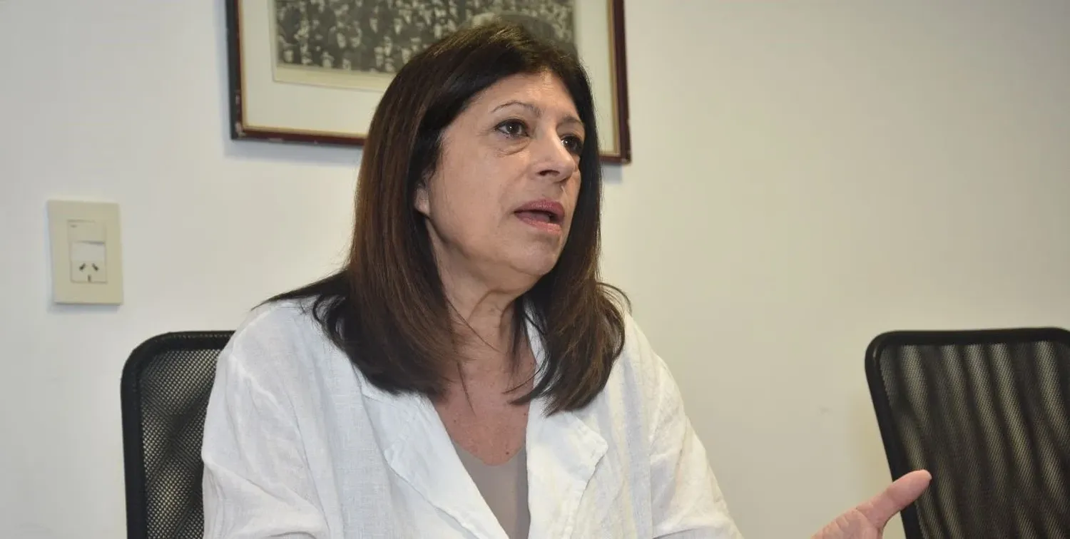 Clara García: "Hay que esforzarse para lograr los mayores consensos posibles para la futura Constitución"