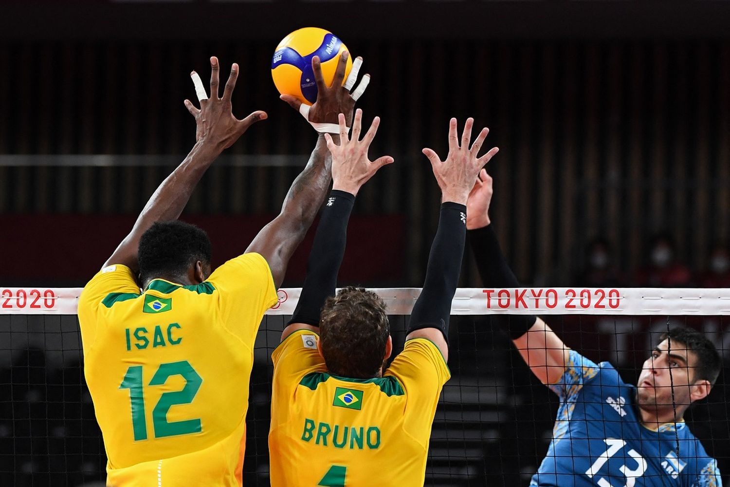 Voley: Argentina no lo supo cerrar y perdió un partido increíble ante Brasil