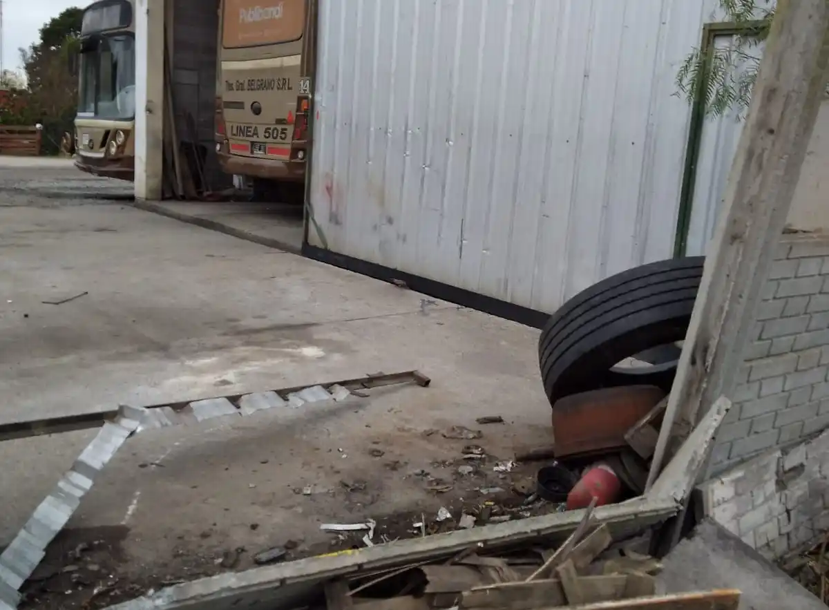 La pared aún no fue reparada.