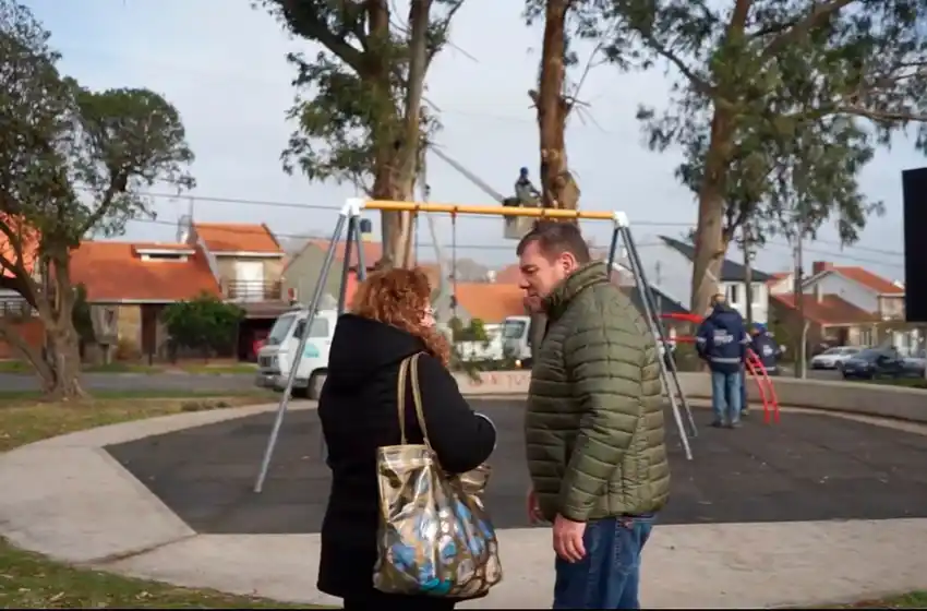 Realizan tareas de mejora en plaza que rodea al Polideportivo Colinas de Peralta Ramos