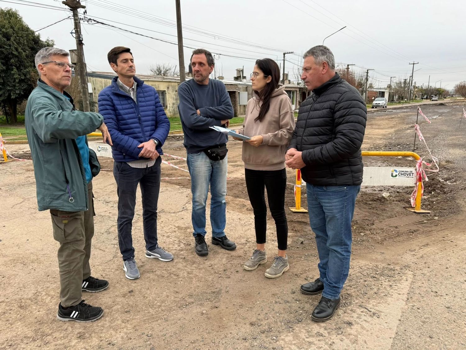 Chovet avanza con la remodelación del acceso principal y la construcción de una nueva plazoleta