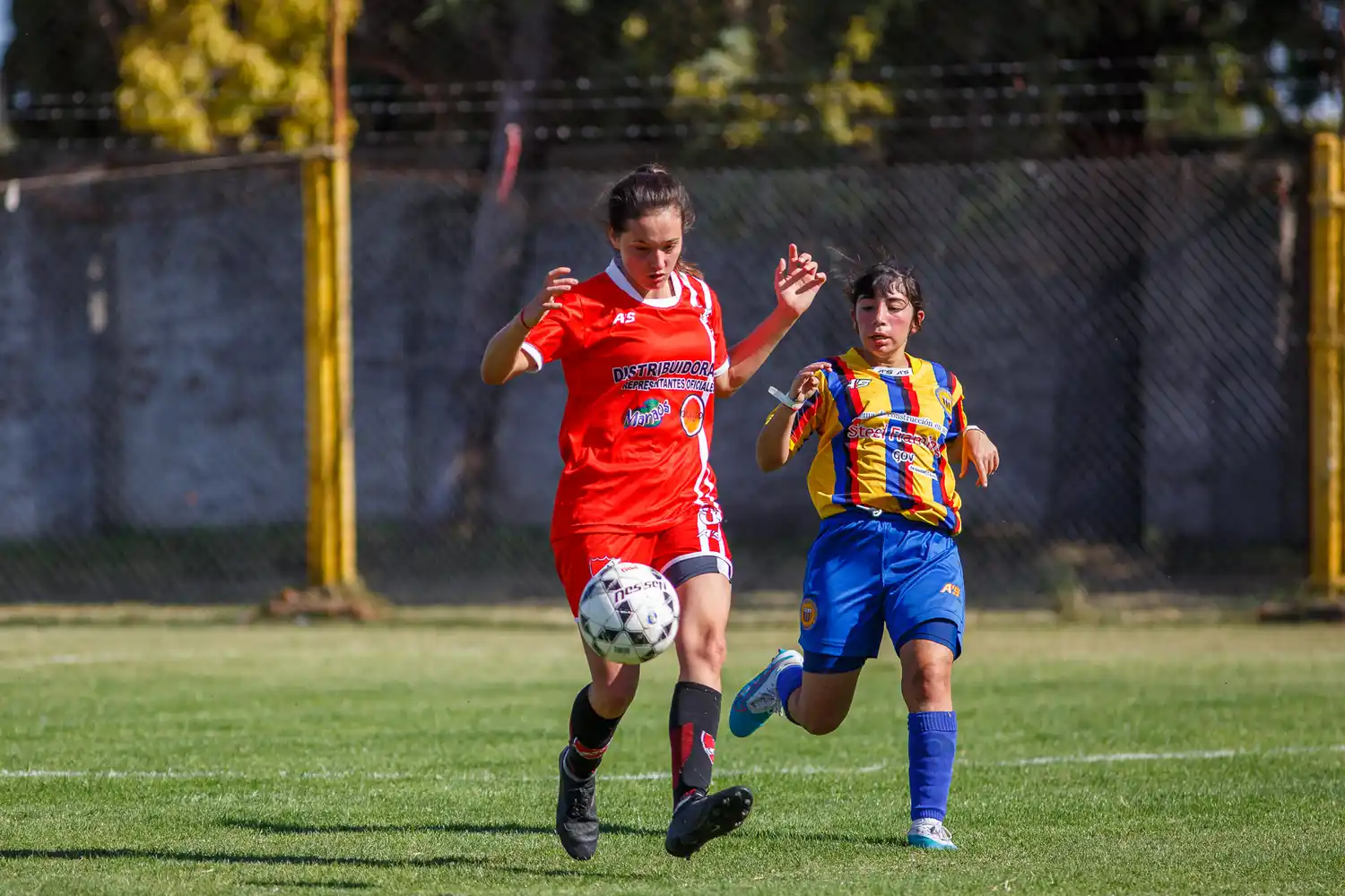 Triple punta en el Oficial de fútbol femenino
