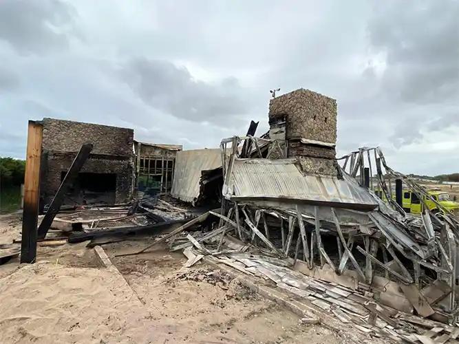 Se incendió un parador en Bahía de los Moros