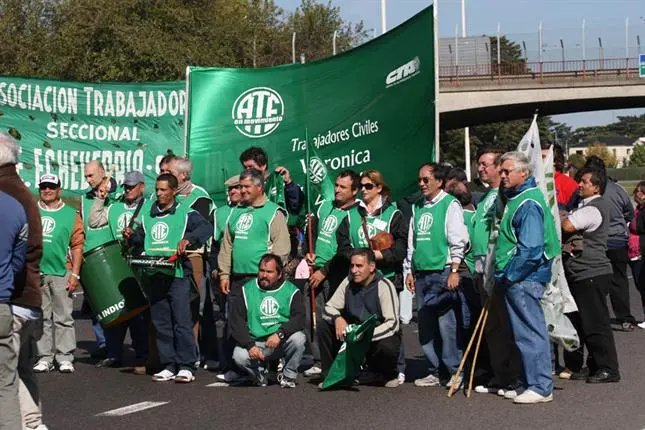 La CTA bonaerense corta la Autopista Buenos Aires - La Plata