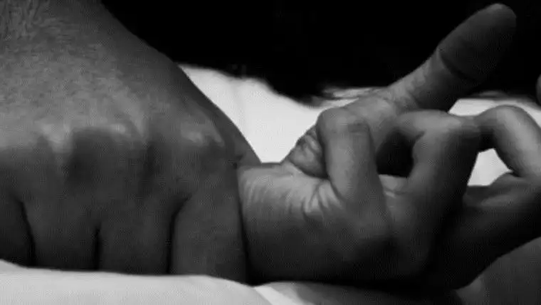 Violaron a dos mujeres frente a sus hijos de dos y tres años