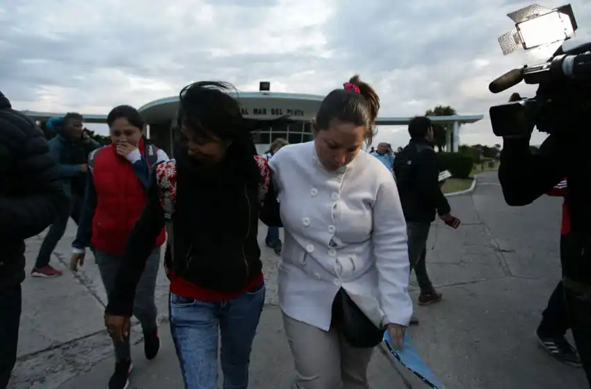 El dolor de los familiares en la Base Naval