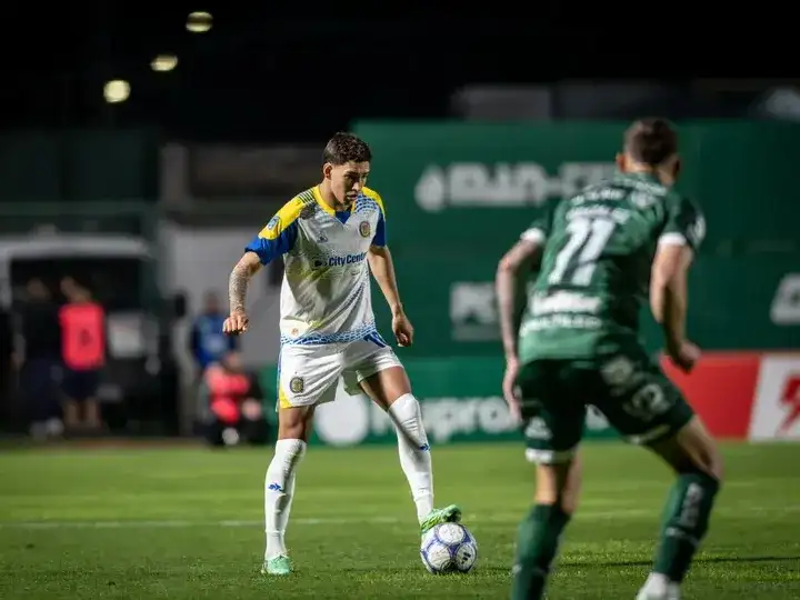 Central aprovechó la ventaja numérica en el final.