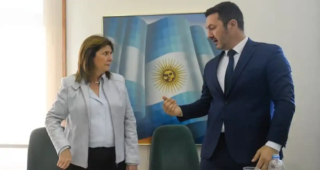 Los ministros de Seguridad y de Defensa lanzarán medidas junto al gobernador de Santa Fe y el intendente de Rosario, ante la ola de ataques de bandas criminales ligadas al narcotráfico. Foto: AP