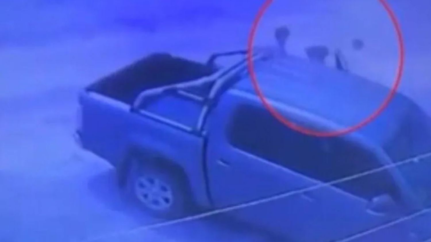 Dos nenes de 6 y 8 años se enfrentaron a un motochorro para defender a su mamá