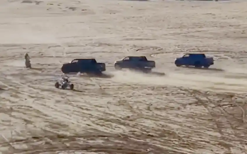 Video: En medio de una picada, una camioneta chocó en la "frontera" de Pinamar