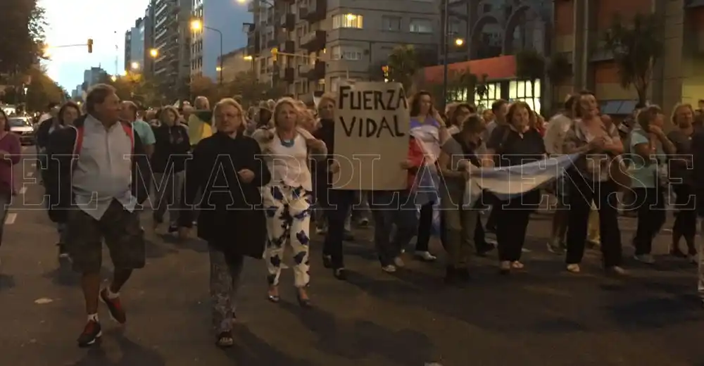 Marplatenses se movilizaron en señal de apoyo al Gobierno