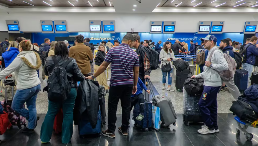 Comenzó el paro de aeronáuticos: más de 15 mil pasajeros estarán afectados en Aeroparque y Ezeiza