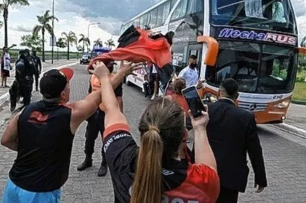 La policía de Santiago del Estero deportó a un grupo de barras de Colón