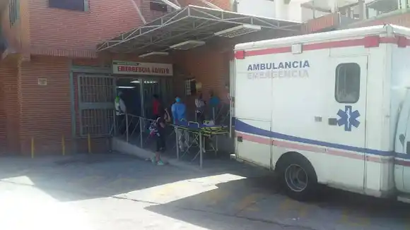 Niño de 6 años acude con vecinos a la playa y muere ahogado en Vargas