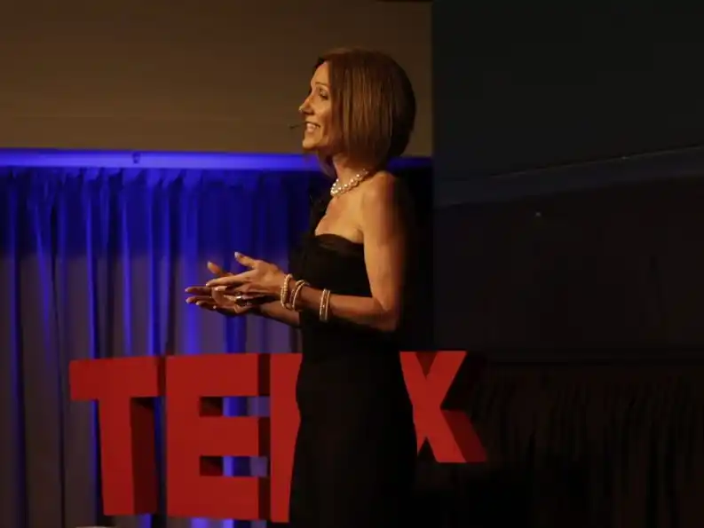 Diana Arias presentó la charla “El legado de las historias familiares, un tesoro para rescatar”