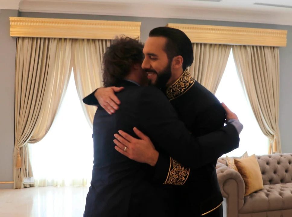 Milei recibe a Bukele y afianza los lazos con el presidente salvadoreño