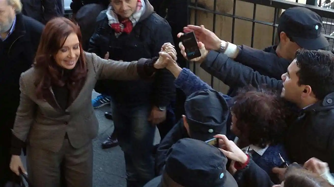 Bonadio dictó la inhibición de bienes de CFK