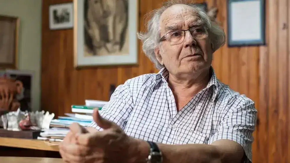 Adolfo Pérez Esquivel prologó la obra "Desde las sombras del tiempo" de Jorge Meza.