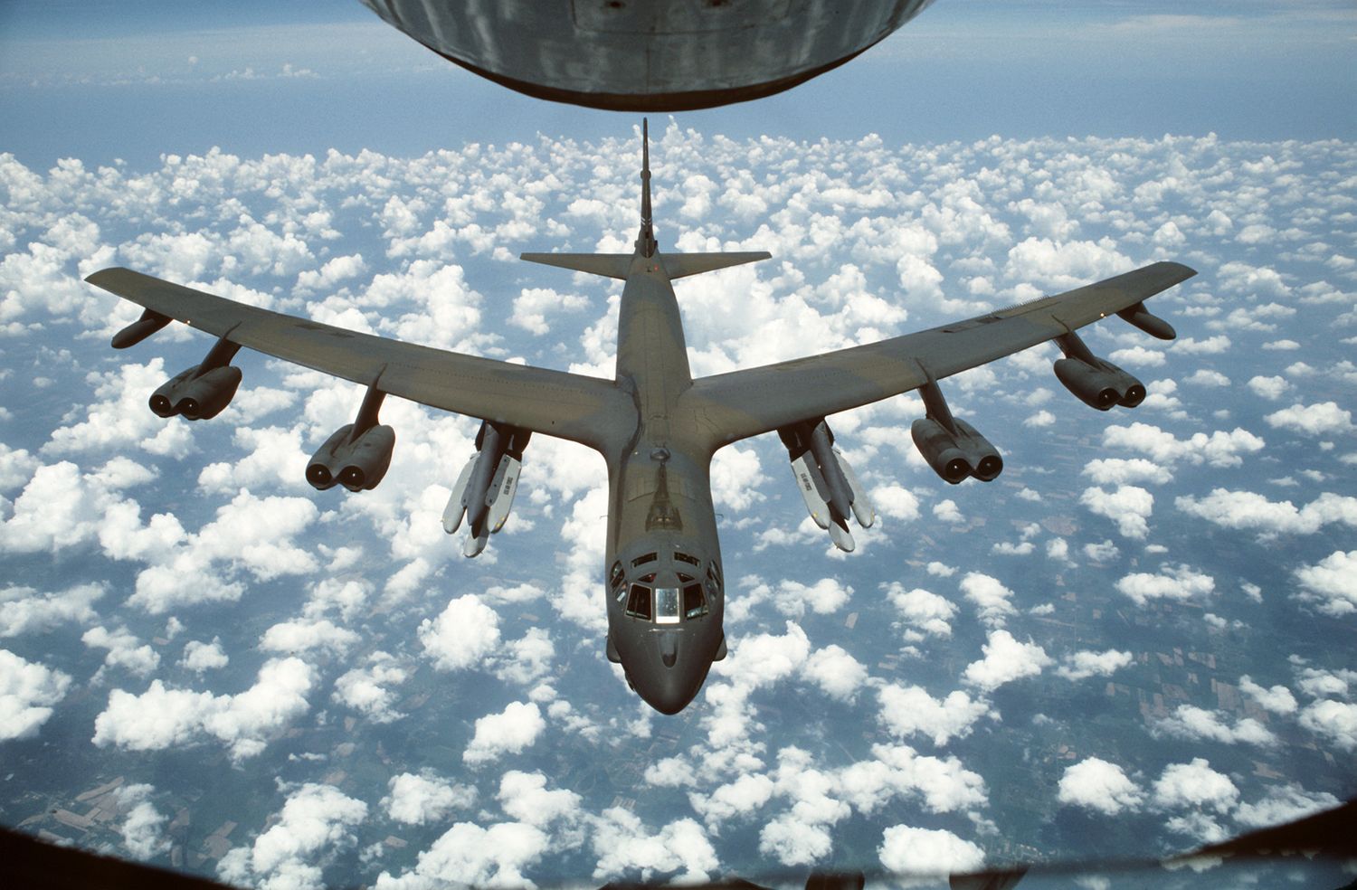 U.S. to regularly deploy B-52 strategic bombers to Australia