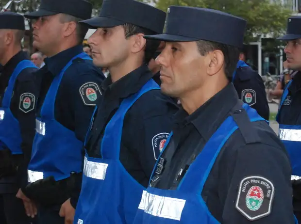 Un policía fue lesionado en un boliche