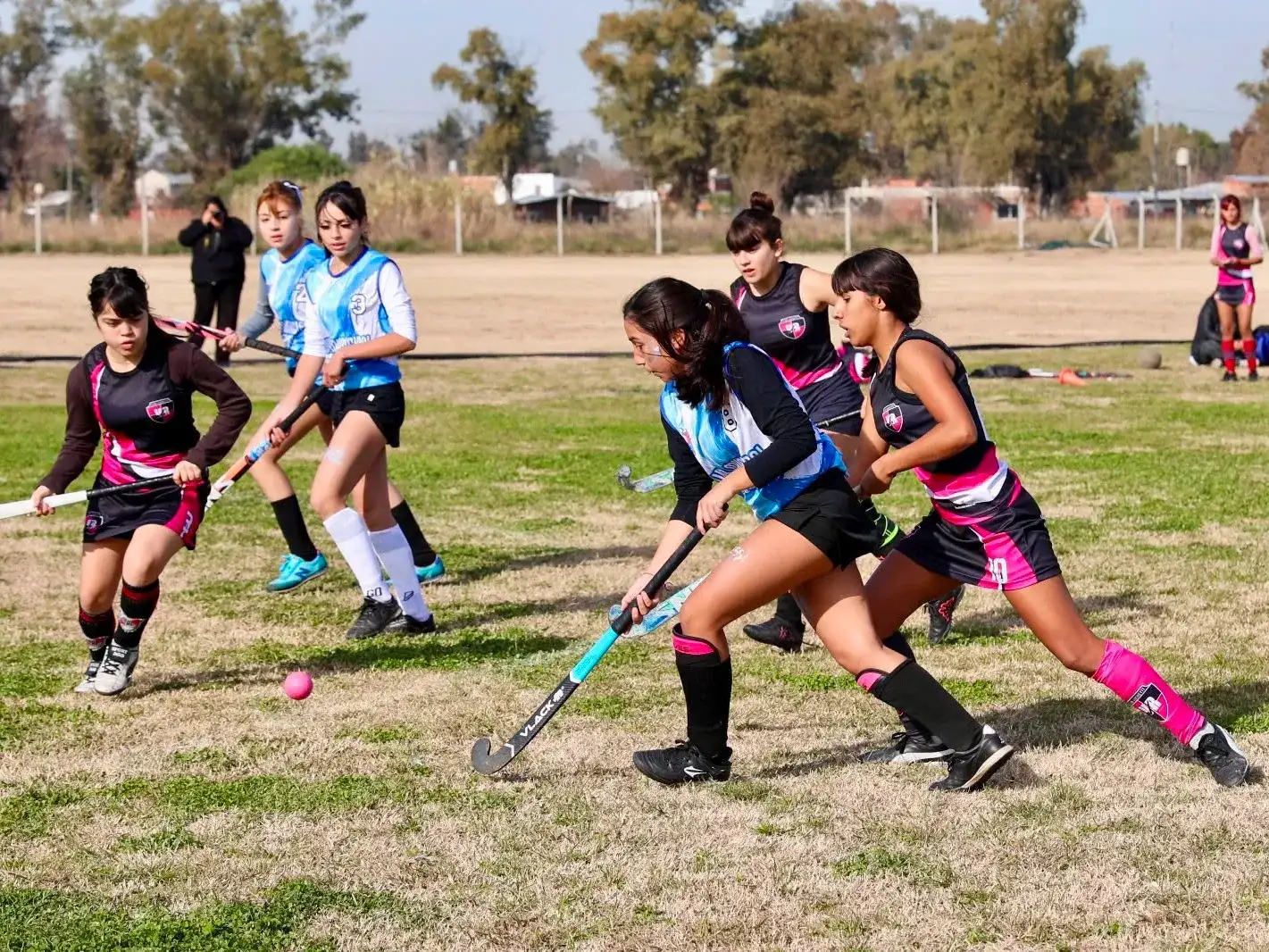 clubes municipales pilar jugadoras de hockey en derqui