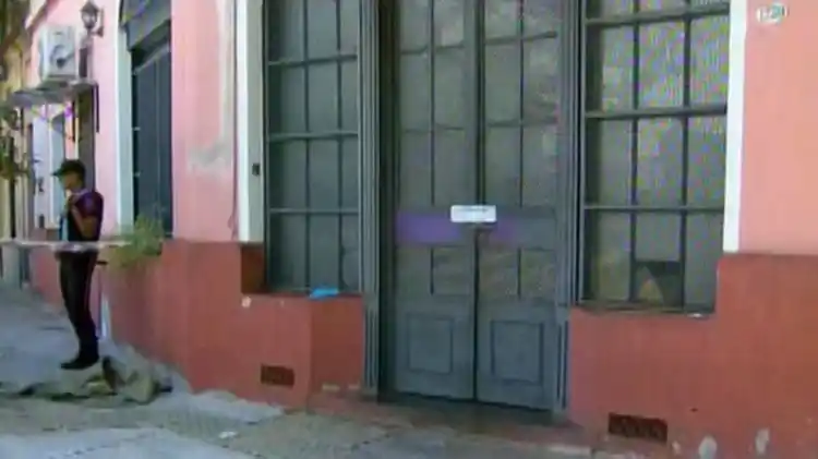 Asesinaron a un joven en una casa donde se hallaron drogas