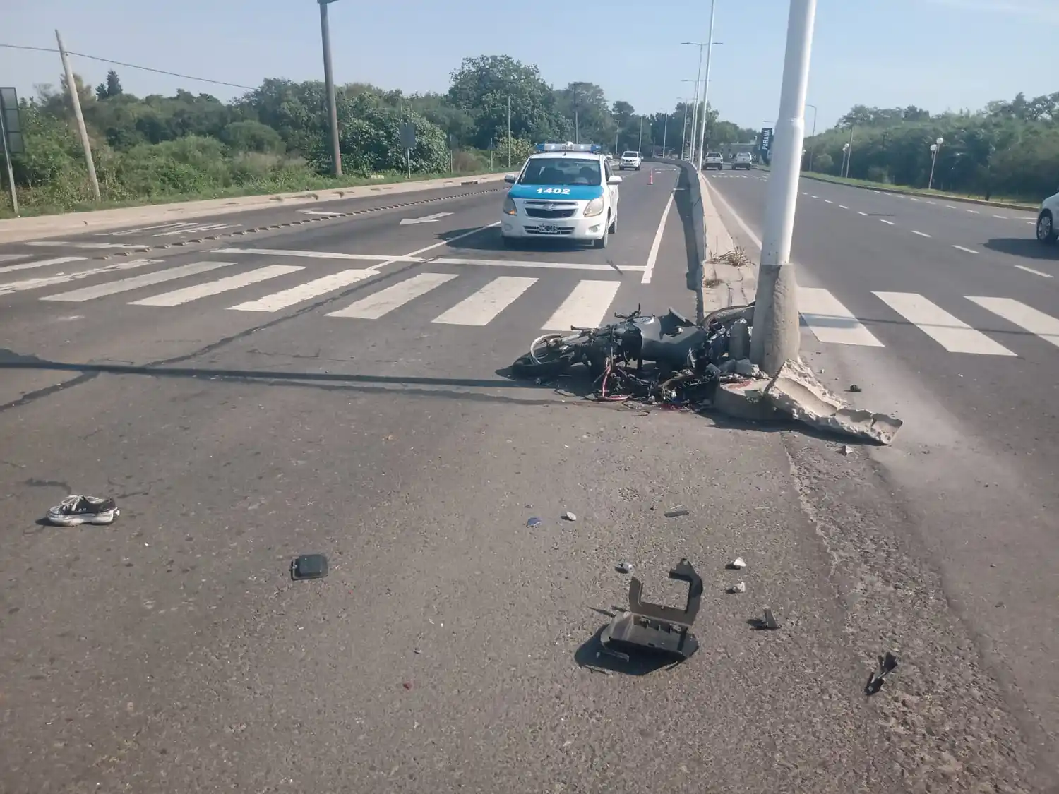 Una camioneta chocó con una motocicleta en la que se trasladaba una joven