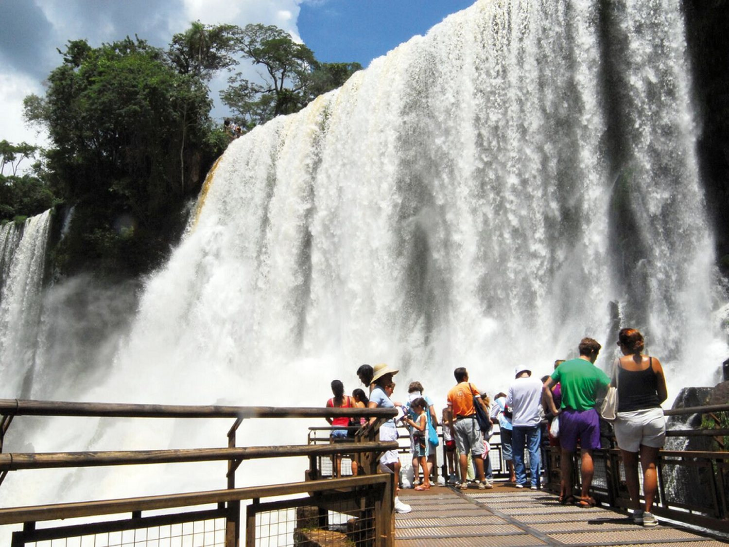 Durante el verano 2025 viajaron menos turistas por el país que el año pasado