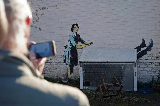 «Máscara de San Valentín»: el grafitti de Banksy sobre la violencia conyugal