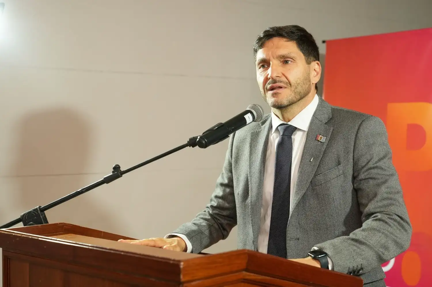 Pullaro inauguró la nueva Sala de Neurología del Hospital Cullen: “Estamos orgullosos de nuestros equipos de salud” - 3