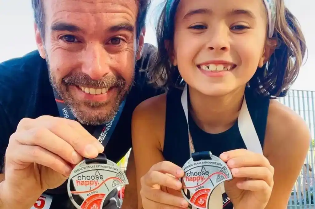 La felicidad de Nicolás Cabré y su hija Rufina tras vivir su primera maratón juntos