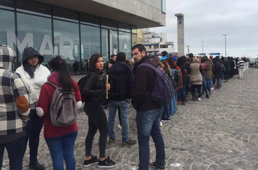 Hubo 15 mil inscriptos a la "feria de empleo" en Mar del Plata