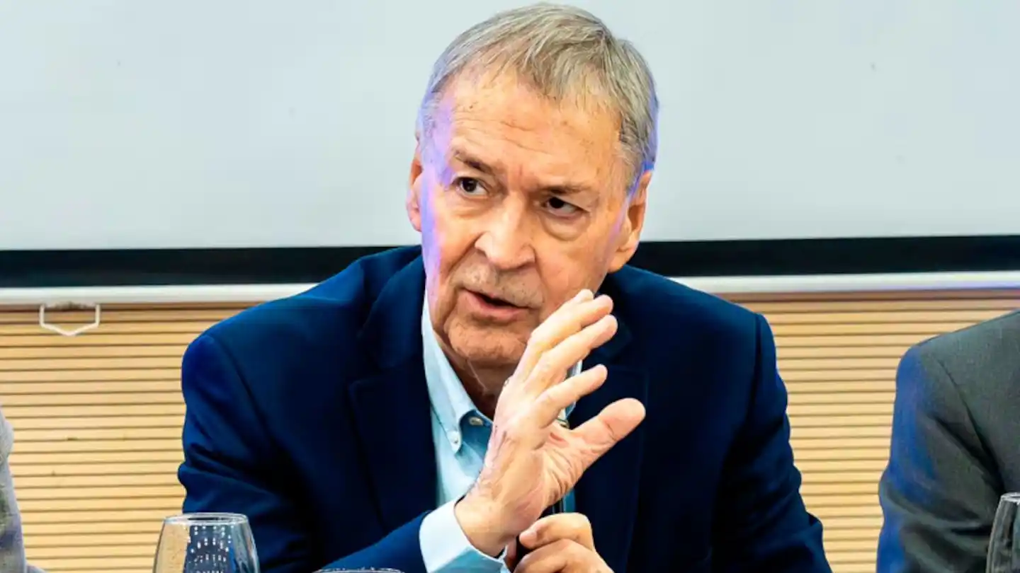 El ex gobernador viajó a Buenos Aires para una operación programada