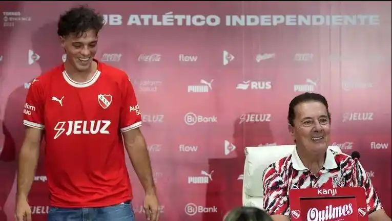 Cuántos pesos tiene que juntar Santiago Maratea para pagar la deuda de Independiente en dólares