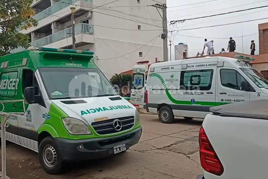 Dramático momento: rescataron a un menor de edad con autismo del techo de una vivienda vecina