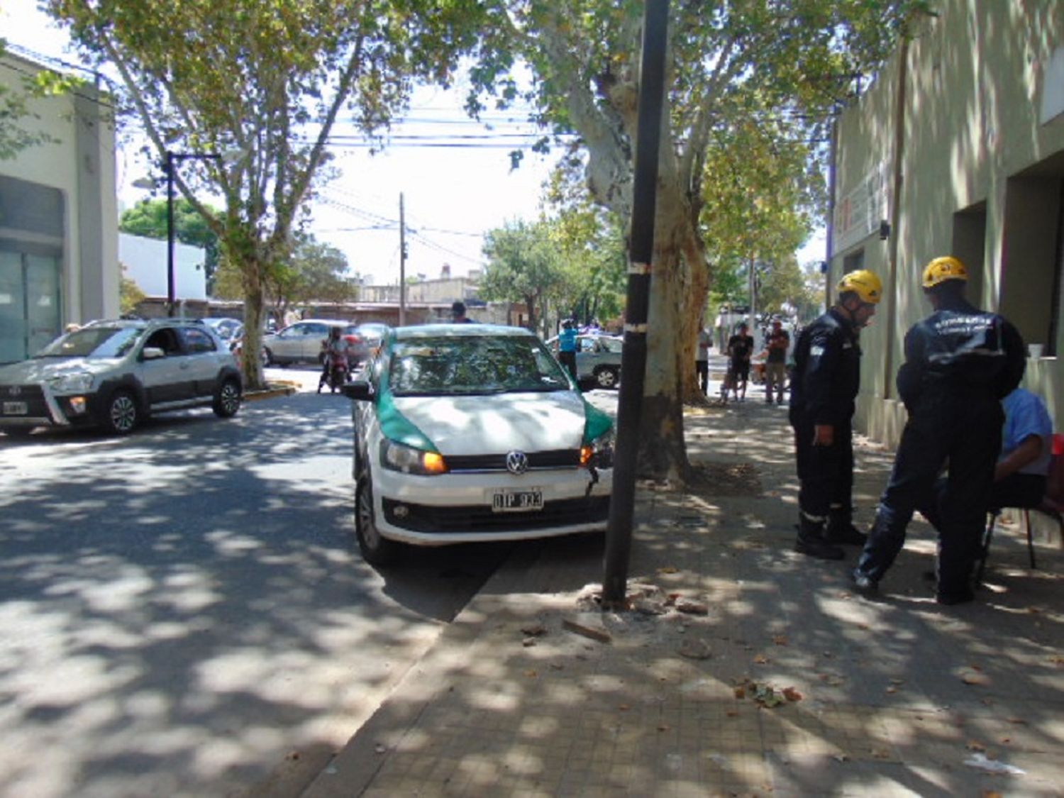 Venado Tuerto: un chata chocó contra una columna de alumbrado público