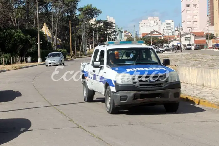 Llegó a su casa y un ladrón pateaba la puerta