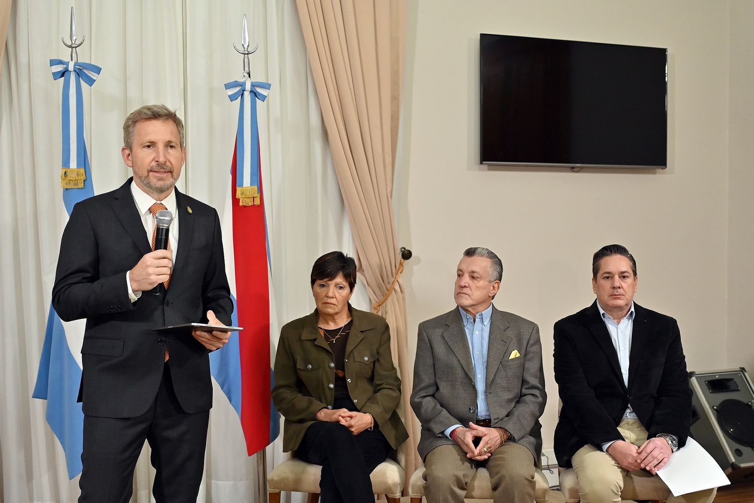 Frigerio extiende el congelamiento del componente provincial de la factura de la luz hasta abril de 2025