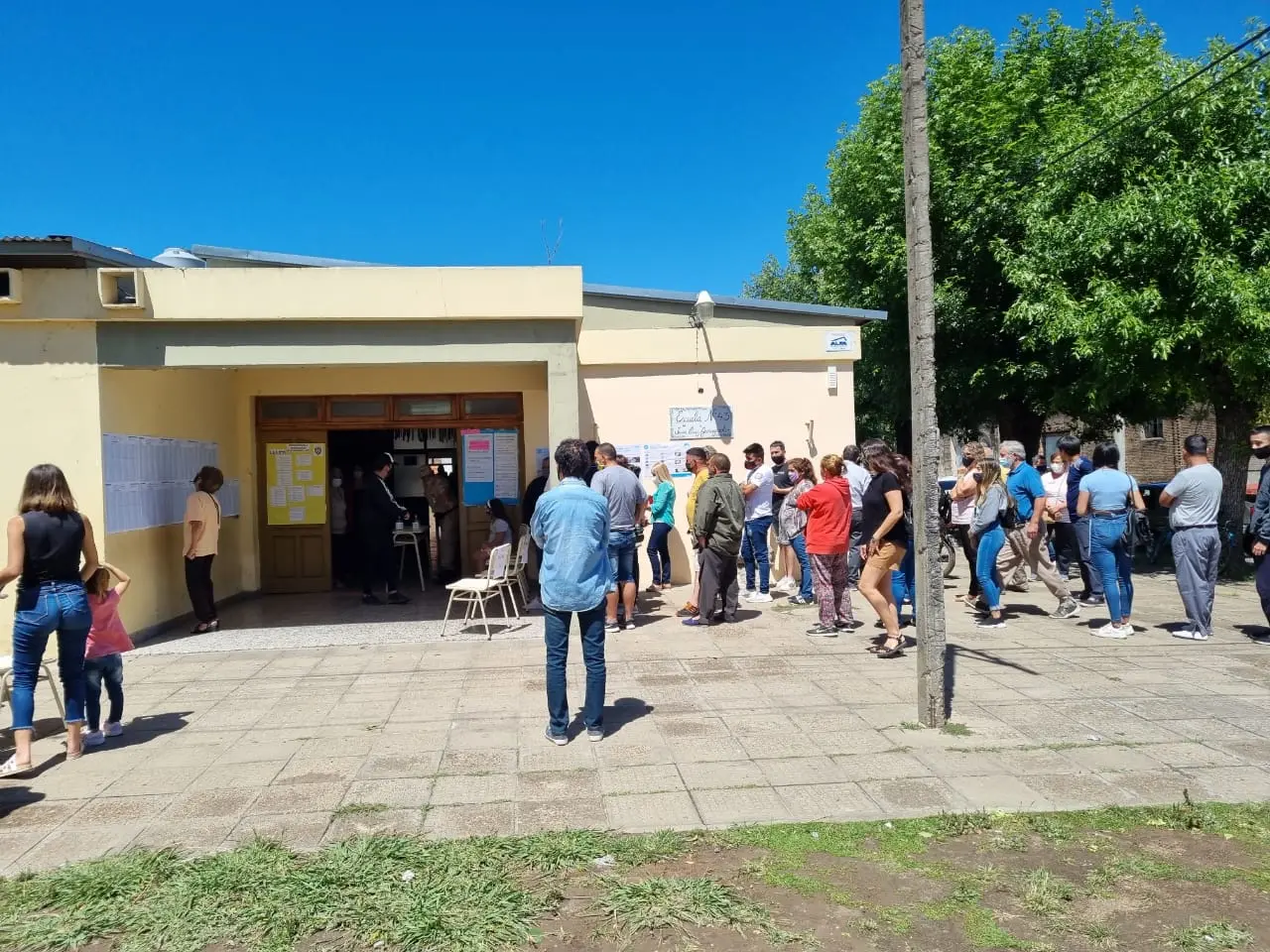 Elecciones 2021: para el mediodía había votado alrededor del 30 % del padrón