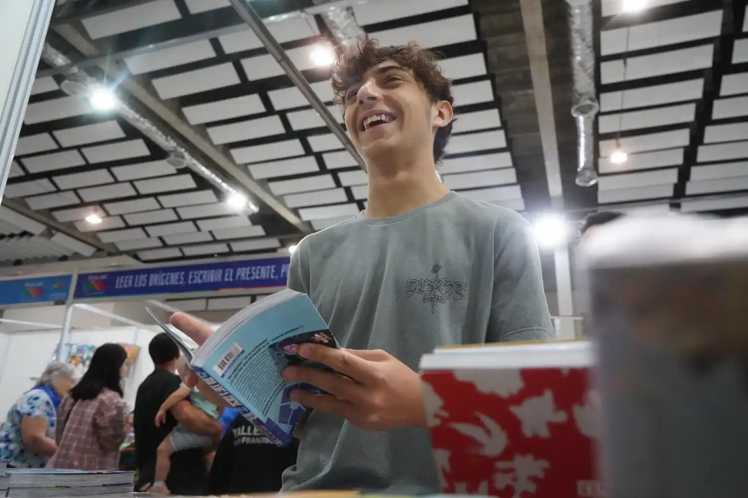 Muchas opciones literarias para elegir en el Superdomo