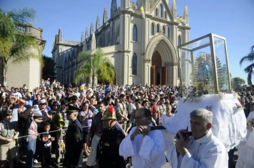 Una multitud de fieles celebran este fin de semana a la Virgen de Guadalupe en Santa Fe
