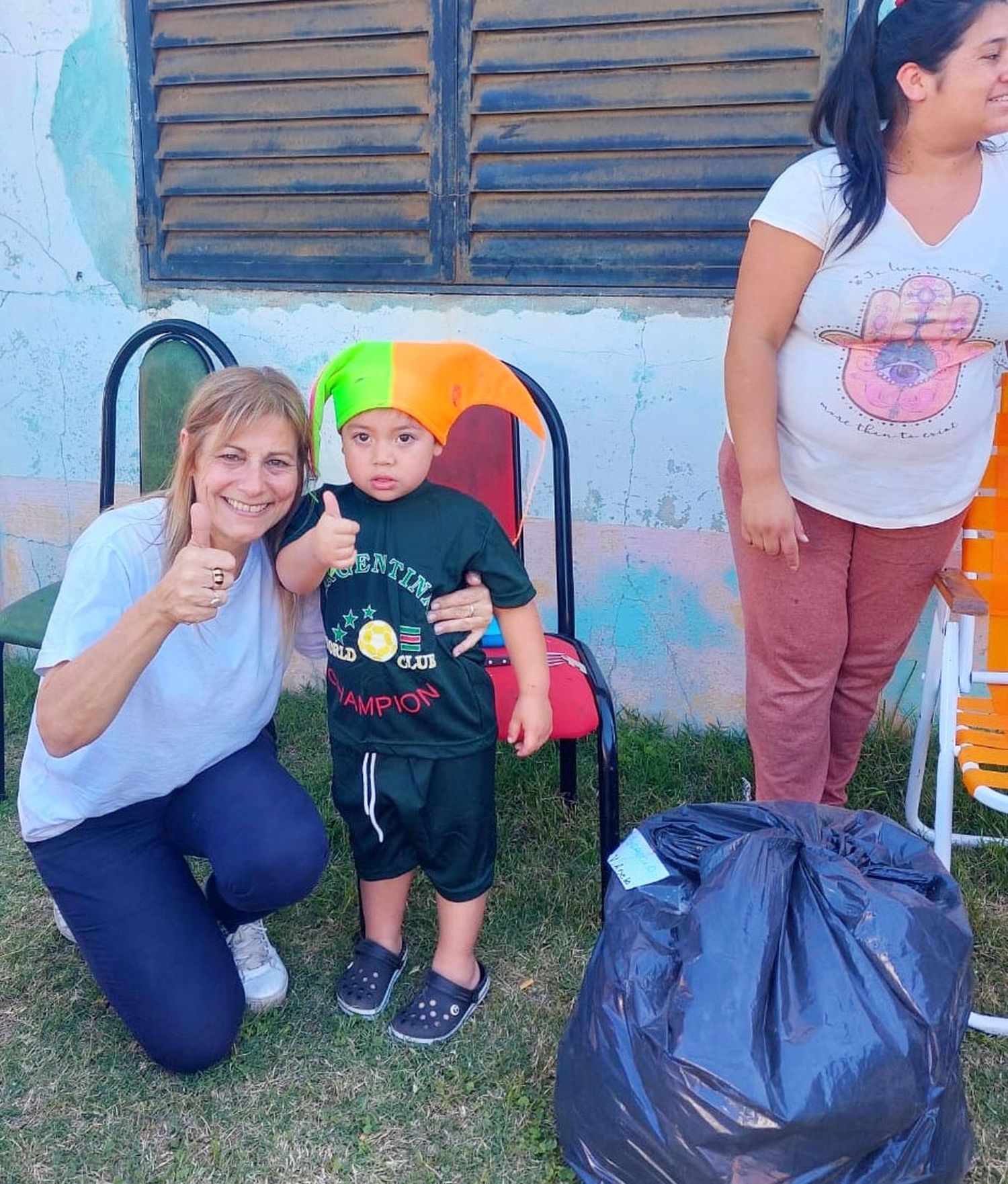 La municipalidad distribuye las donaciones enviadas por la dirección nacional de aduanas para las familias evacuadas en situación  de vulnerabilidad social