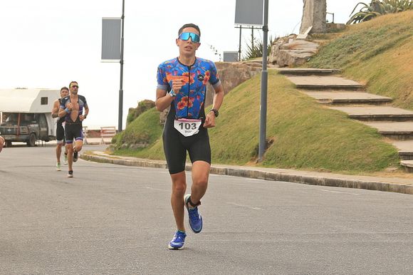 Tiago Muñoz se levanta tras una caída y termina 24º en la Copa Continental de Triatlón de Miami