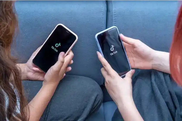 Retos virales en TikTok: cómo proteger y supervisar a los chicos.