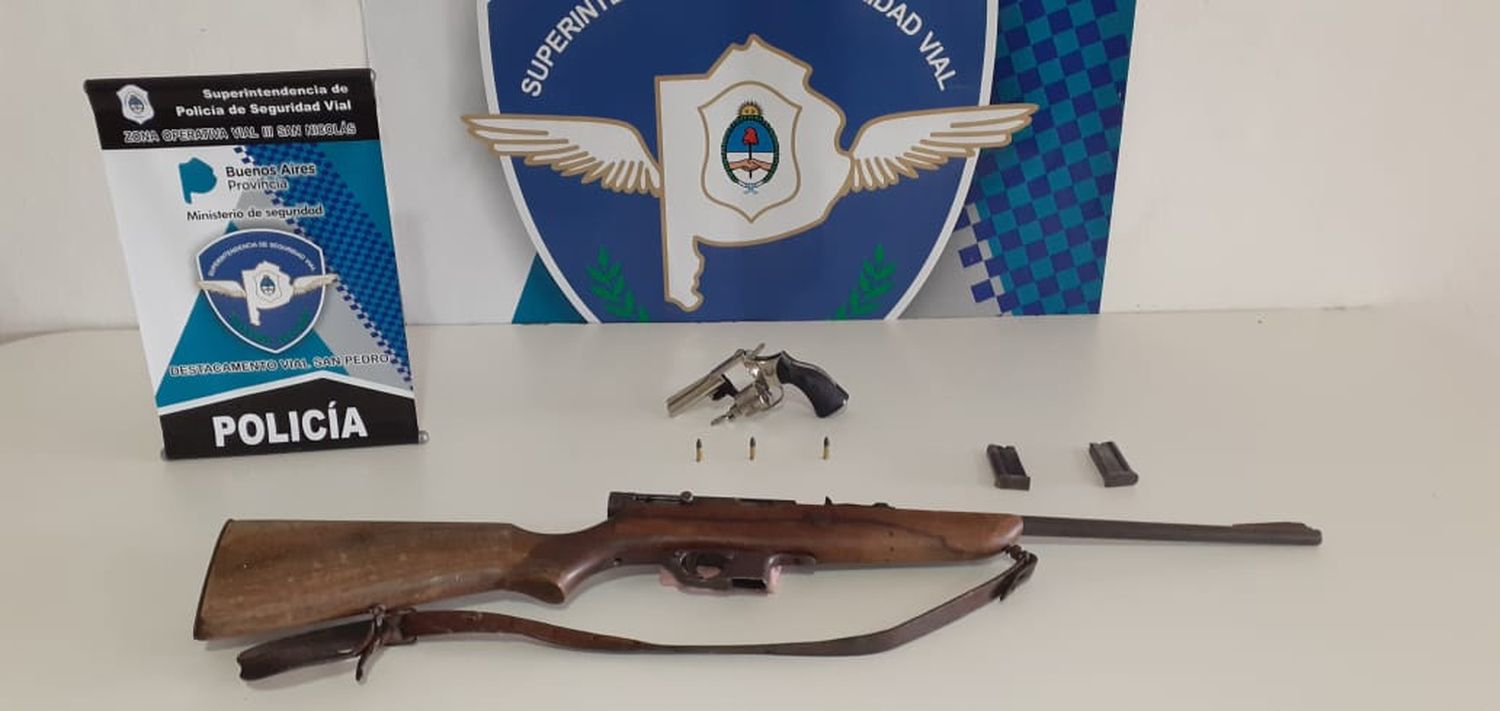 Detuvieron una camioneta con dos armas de fuego en el ingreso a San Pedro