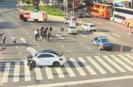 Un jugador de Almirante Brown chocó ebrio en la zona del Obelisco