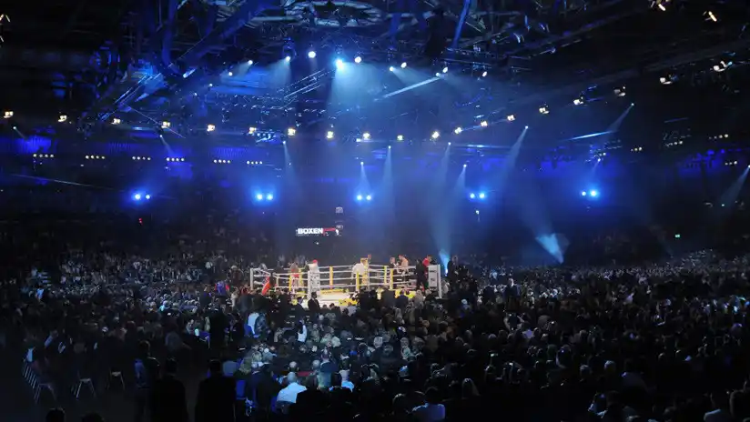 ¡Nocaut doble! Dos boxeadores se golpean y caen a la lona al mismo tiempo