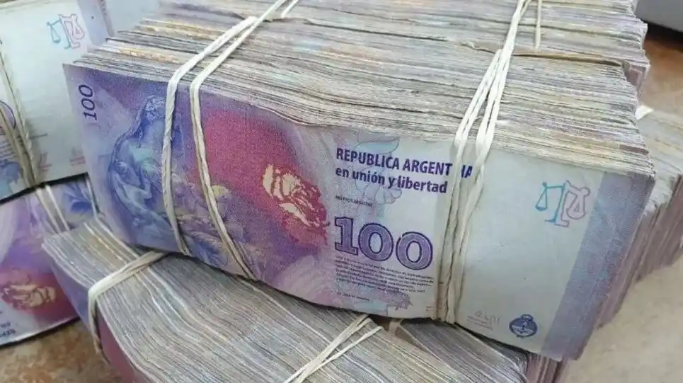 Venden billetes de $100 a $10 mil cada uno por increíble motivo