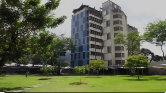MULTAN A DECANO de Arquitectura de la UCV y lo obligan a reponer infraestructura a su estado original